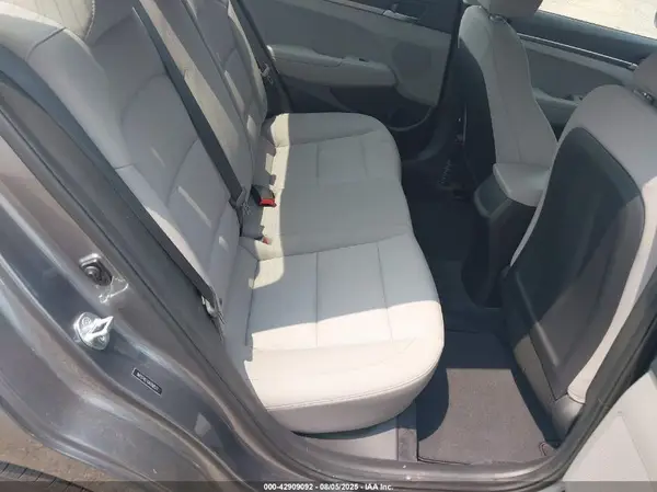 5NPD74LF4JH350577 2018 HYUNDAI ELANTRA - Image 8
