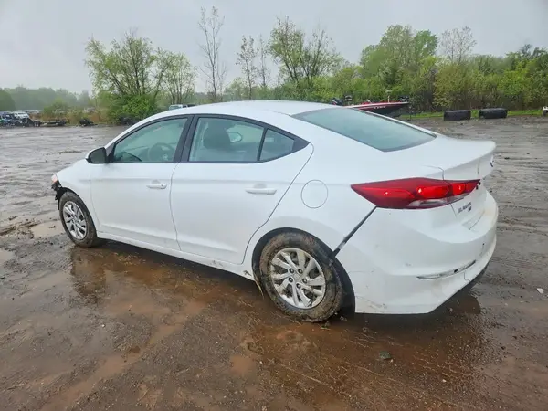 5NPD74LF4JH351048 2018 HYUNDAI ELANTRA - Image 2