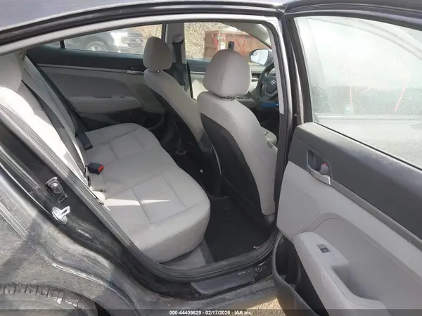 5NPD74LF4JH360557 2018 HYUNDAI ELANTRA - Image 8