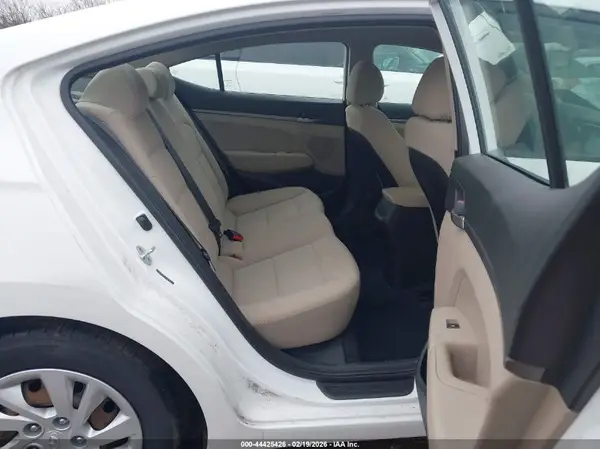 5NPD74LF4JH367847 2018 HYUNDAI ELANTRA - Image 8