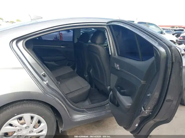5NPD74LF4JH388309 2018 HYUNDAI ELANTRA - Image 8
