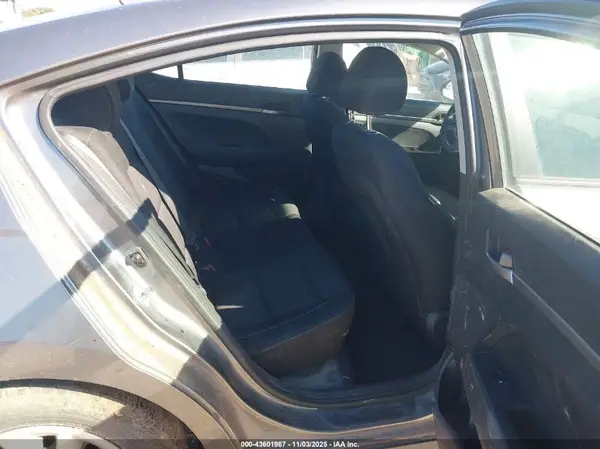 5NPD74LF4JH395857 2018 HYUNDAI ELANTRA - Image 8