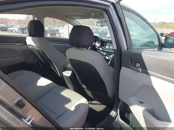 5NPD74LF4JH396555 2018 HYUNDAI ELANTRA - Image 8
