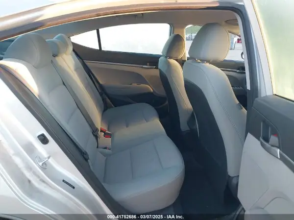 5NPD74LF5HH057930 2017 HYUNDAI ELANTRA - Image 8