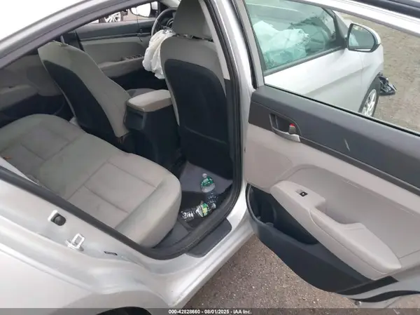 5NPD74LF5HH063825 2017 HYUNDAI ELANTRA - Image 8