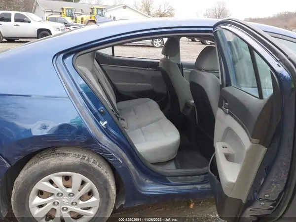5NPD74LF5HH104289 2017 HYUNDAI ELANTRA - Image 8