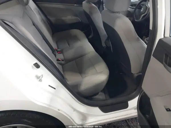 5NPD74LF5HH108066 2017 HYUNDAI ELANTRA - Image 8