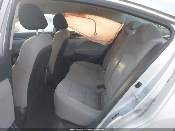 5NPD74LF5HH127152 2017 HYUNDAI ELANTRA - Image 8