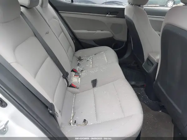 5NPD74LF5HH141049 2017 HYUNDAI ELANTRA - Image 8