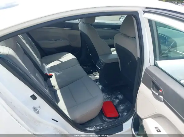 5NPD74LF5HH143271 2017 HYUNDAI ELANTRA - Image 8