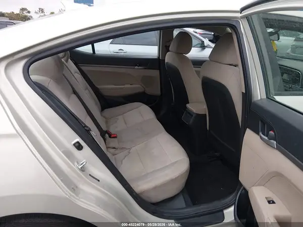5NPD74LF5HH150429 2017 HYUNDAI ELANTRA - Image 8