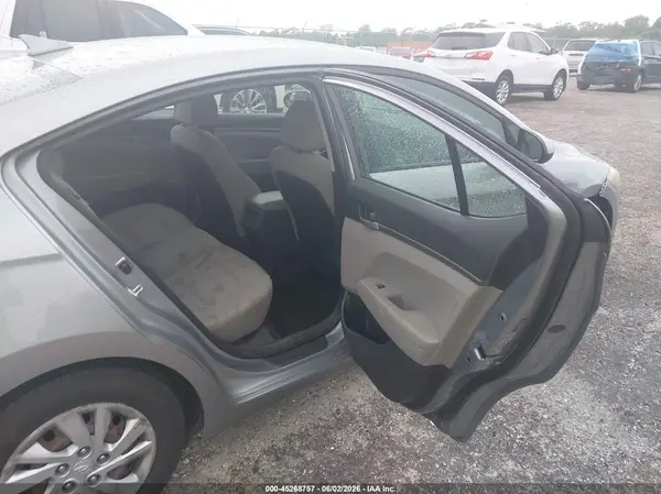5NPD74LF5HH151225 2017 HYUNDAI ELANTRA - Image 8