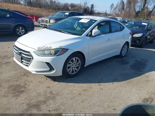 5NPD74LF5HH156201 2017 HYUNDAI ELANTRA - Image 2