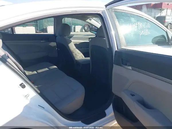 5NPD74LF5HH156201 2017 HYUNDAI ELANTRA - Image 8