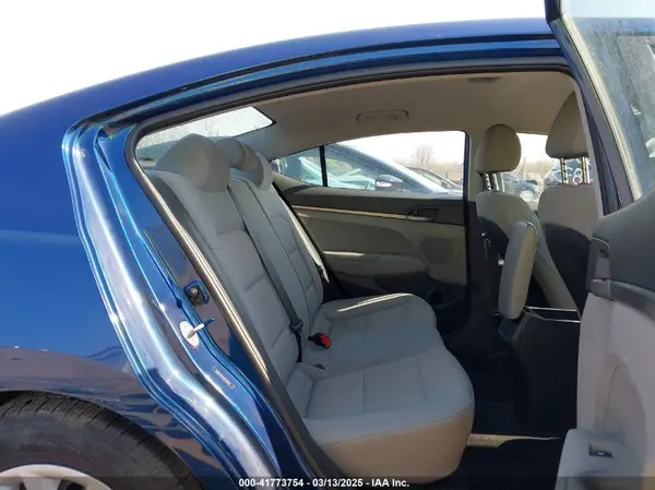 5NPD74LF5HH159812 2017 HYUNDAI ELANTRA - Image 8