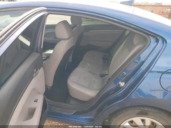 5NPD74LF5HH172558 2017 HYUNDAI ELANTRA - Image 8