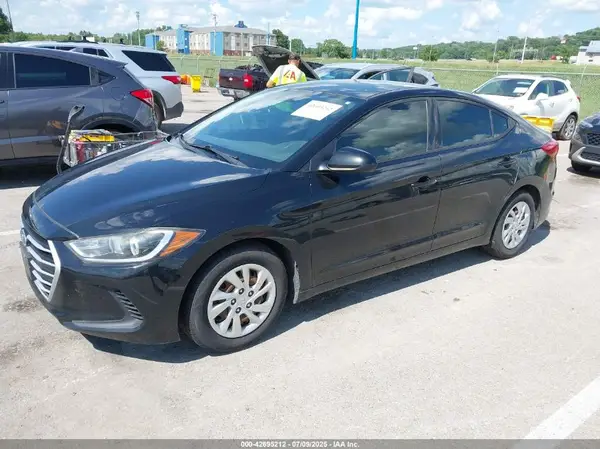 5NPD74LF5HH179817 2017 HYUNDAI ELANTRA - Image 2