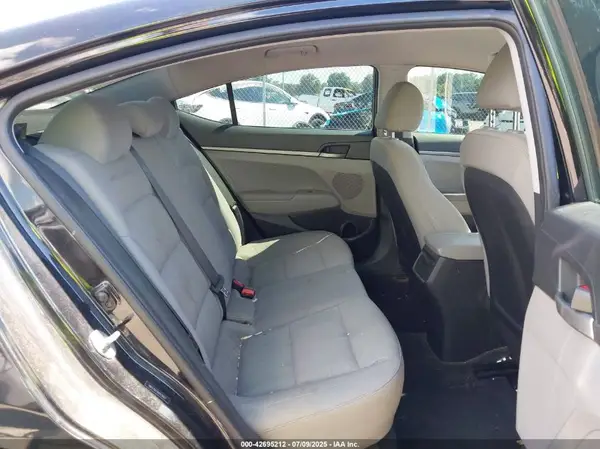 5NPD74LF5HH179817 2017 HYUNDAI ELANTRA - Image 8