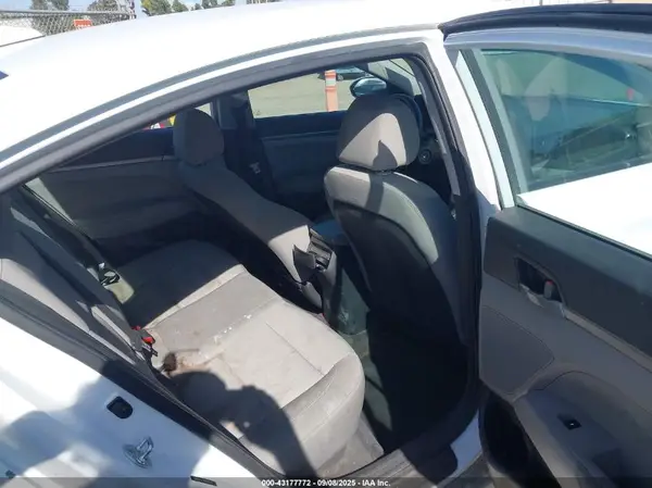 5NPD74LF5HH184161 2017 HYUNDAI ELANTRA - Image 8