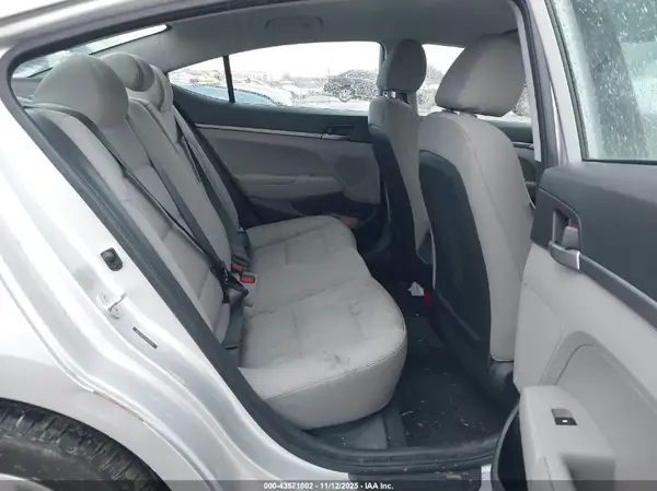 5NPD74LF5HH194169 2017 HYUNDAI ELANTRA - Image 8