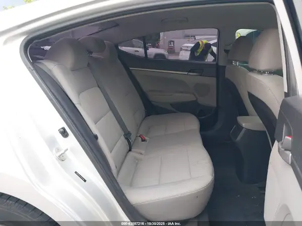 5NPD74LF5HH195189 2017 HYUNDAI ELANTRA - Image 8