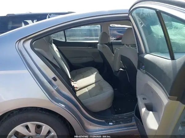 5NPD74LF5HH195452 2017 HYUNDAI ELANTRA - Image 8