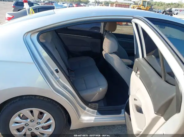 5NPD74LF5HH195743 2017 HYUNDAI ELANTRA - Image 8