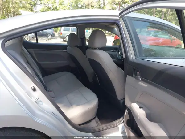5NPD74LF5HH208104 2017 HYUNDAI ELANTRA - Image 8