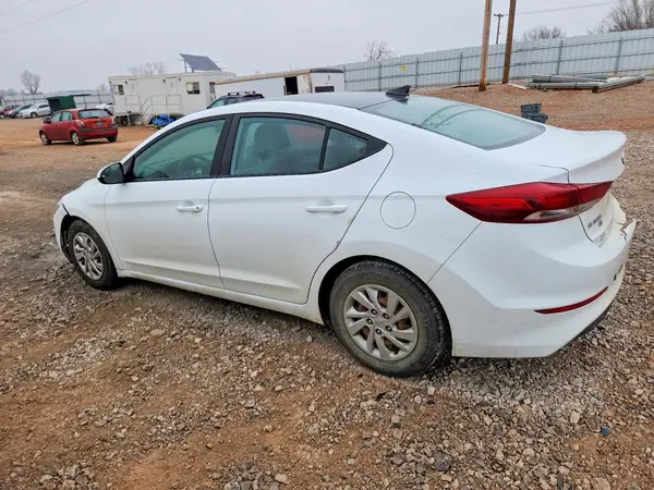 5NPD74LF5HH210404 2017 HYUNDAI ELANTRA - Image 2