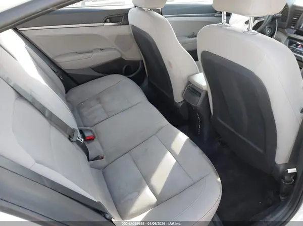 5NPD74LF5HH210418 2017 HYUNDAI ELANTRA - Image 8