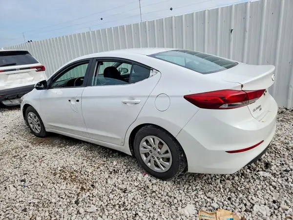 5NPD74LF5JH215639 2018 HYUNDAI ELANTRA - Image 2