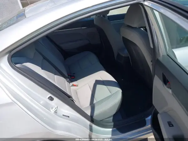 5NPD74LF5JH236121 2018 HYUNDAI ELANTRA - Image 8