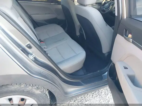 5NPD74LF5JH261293 2018 HYUNDAI ELANTRA - Image 8