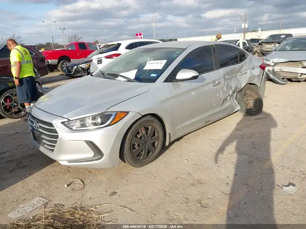 5NPD74LF5JH262914 2018 HYUNDAI ELANTRA - Image 2
