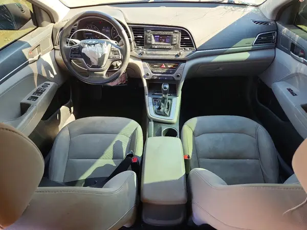 5NPD74LF5JH275629 2018 HYUNDAI ELANTRA - Image 8