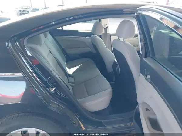 5NPD74LF5JH277087 2018 HYUNDAI ELANTRA - Image 8