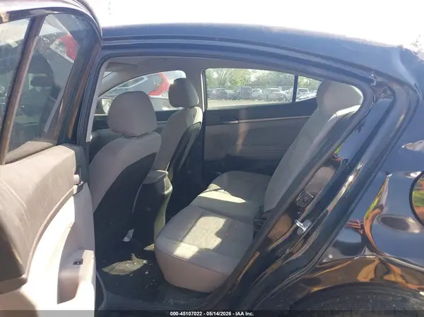 5NPD74LF5JH278773 2018 HYUNDAI ELANTRA - Image 8