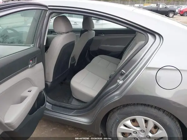 5NPD74LF5JH323114 2018 HYUNDAI ELANTRA - Image 8
