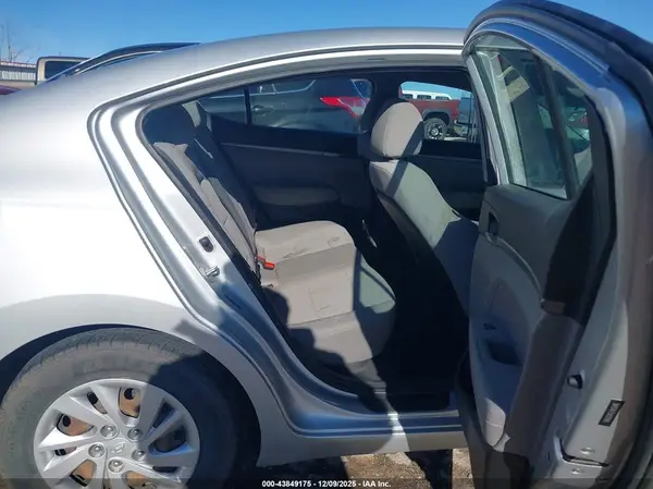 5NPD74LF5JH329169 2018 HYUNDAI ELANTRA - Image 8