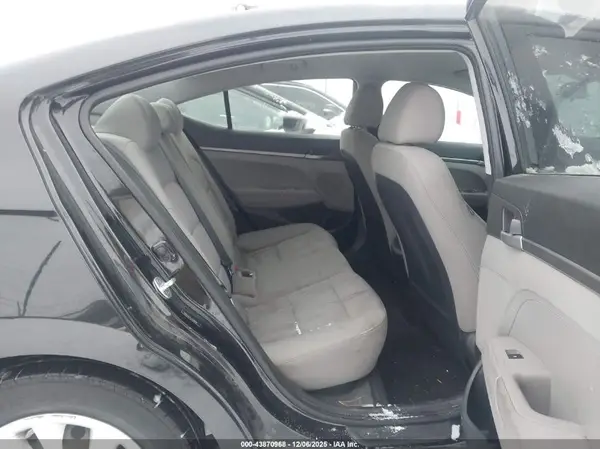5NPD74LF5JH349681 2018 HYUNDAI ELANTRA - Image 8