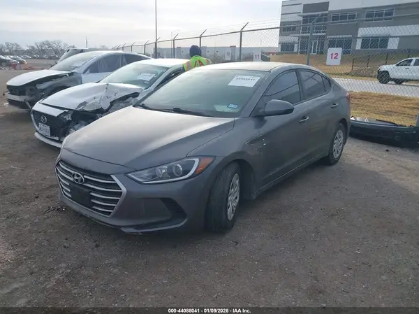 5NPD74LF5JH353777 2018 HYUNDAI ELANTRA - Image 2