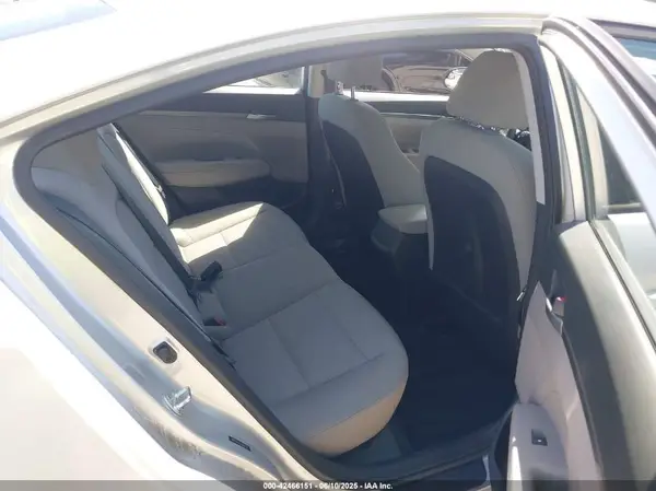 5NPD74LF5JH362740 2018 HYUNDAI ELANTRA - Image 8