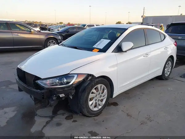 5NPD74LF5JH385998 2018 HYUNDAI ELANTRA - Image 2