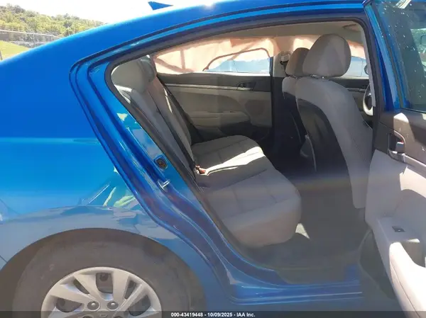 5NPD74LF5JH398542 2018 HYUNDAI ELANTRA - Image 8