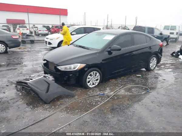 5NPD74LF5JH402752 2018 HYUNDAI ELANTRA - Image 2