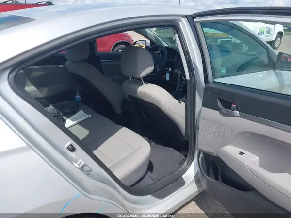 5NPD74LF5KH401053 2019 HYUNDAI ELANTRA - Image 8