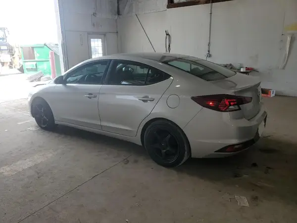 5NPD74LF5KH412490 2019 HYUNDAI ELANTRA - Image 2