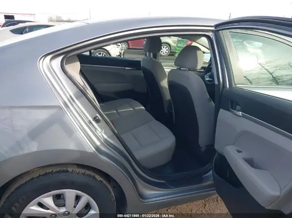 5NPD74LF5KH424865 2019 HYUNDAI ELANTRA - Image 8