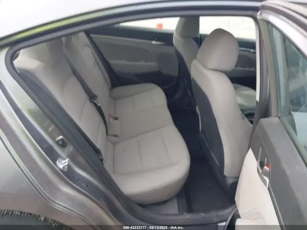 5NPD74LF5KH494754 2019 HYUNDAI ELANTRA - Image 8