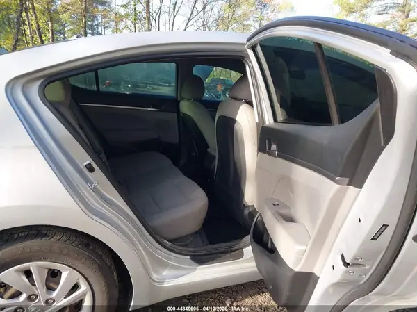 5NPD74LF5KH494785 2019 HYUNDAI ELANTRA - Image 8